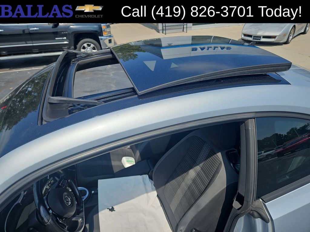 Used 2013 Volkswagen Beetle 2.0T FWD image 14