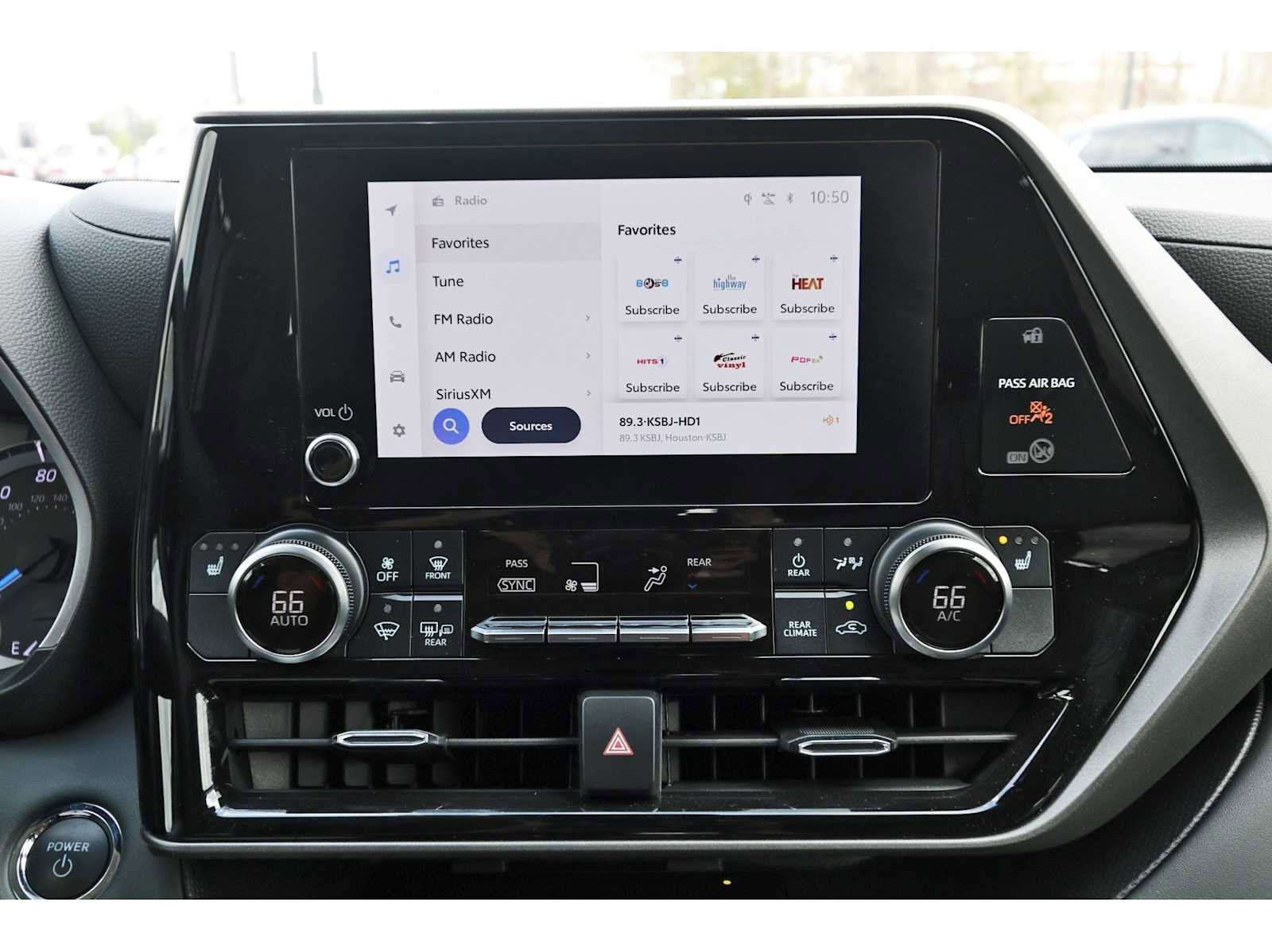 Used 2023 Toyota Highlander XLE image 23