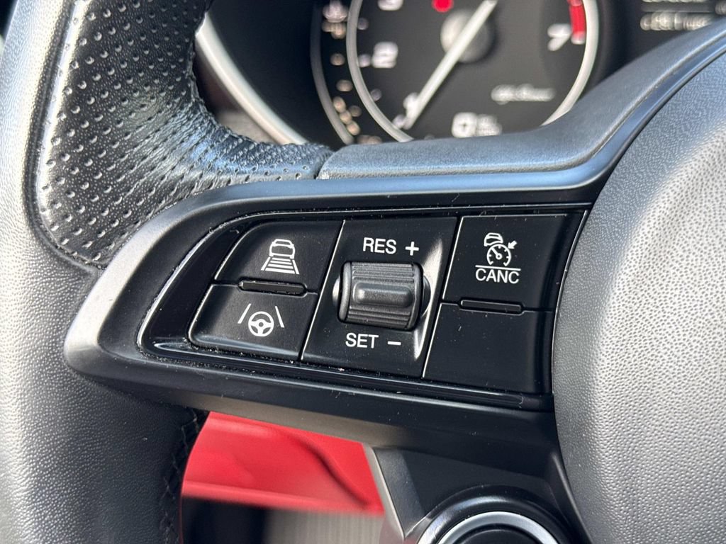 Used 2021 Alfa Romeo Giulia Ti w/ Nero Edizione RWD image 39