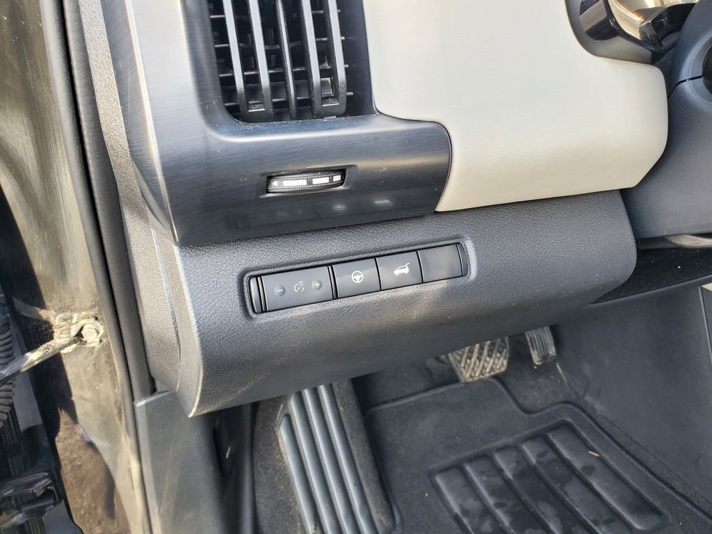 Used 2023 Nissan Pathfinder SL image 18