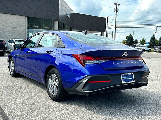 Certified 2025 Hyundai Elantra SE w/ Cargo Package FWD image 9