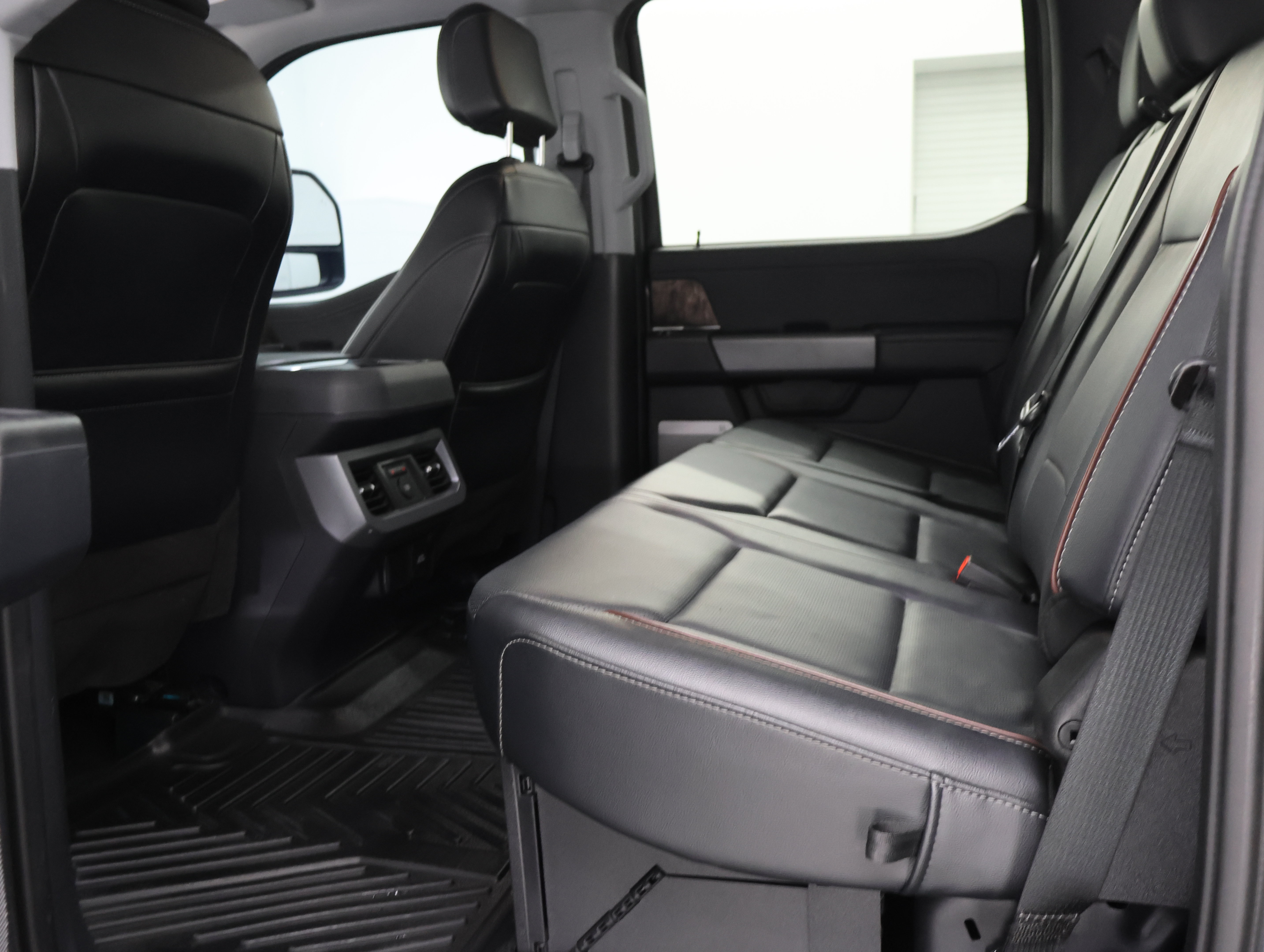 Used 2024 Ford F350 Lariat w/ Tremor Off-Road Package AWD/4WD image 9