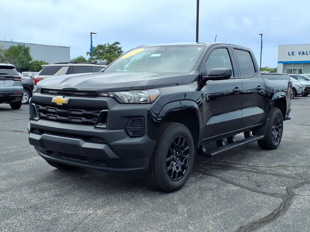 Used 2026 Chevrolet Colorado W/T w/ WT Custom Package AWD/4WD image 3