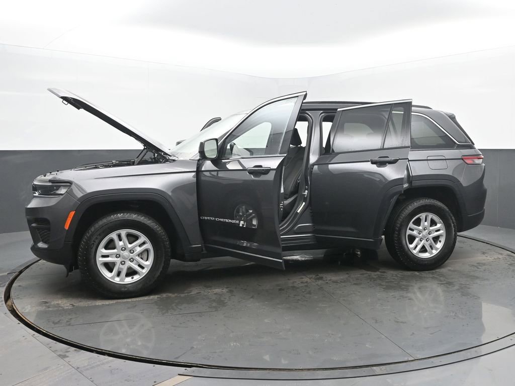 Used 2024 Jeep Grand Cherokee Laredo image 55