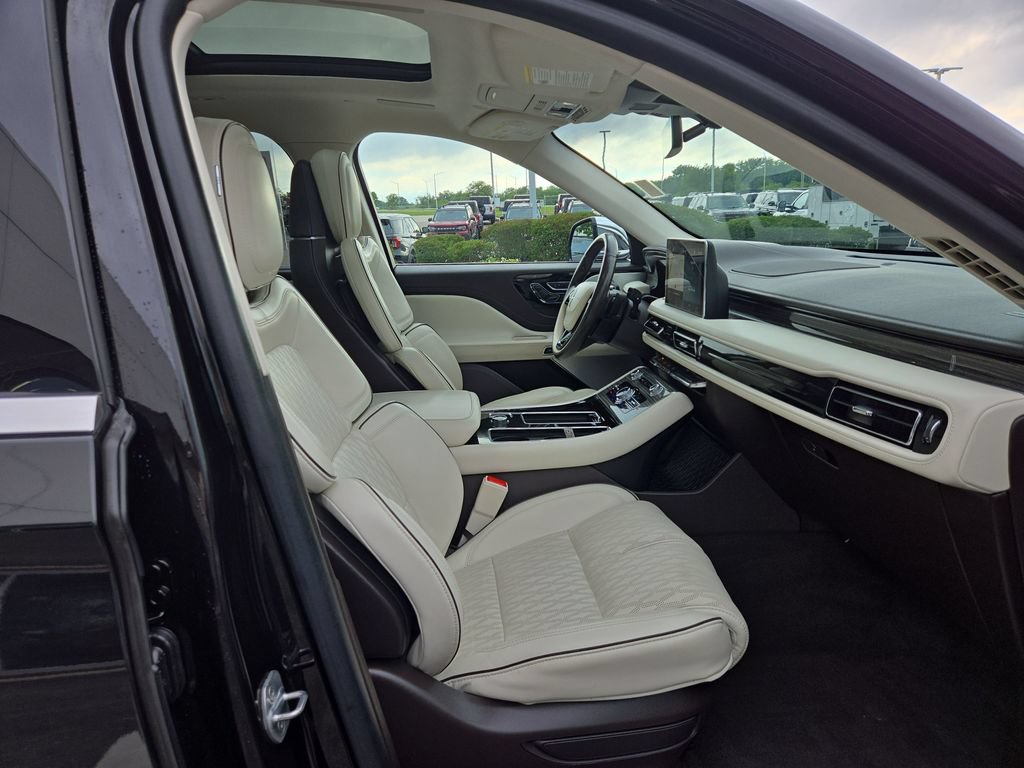 Used 2022 Lincoln Aviator Black Label w/ Dynamic Handling Package AWD/4WD image 35