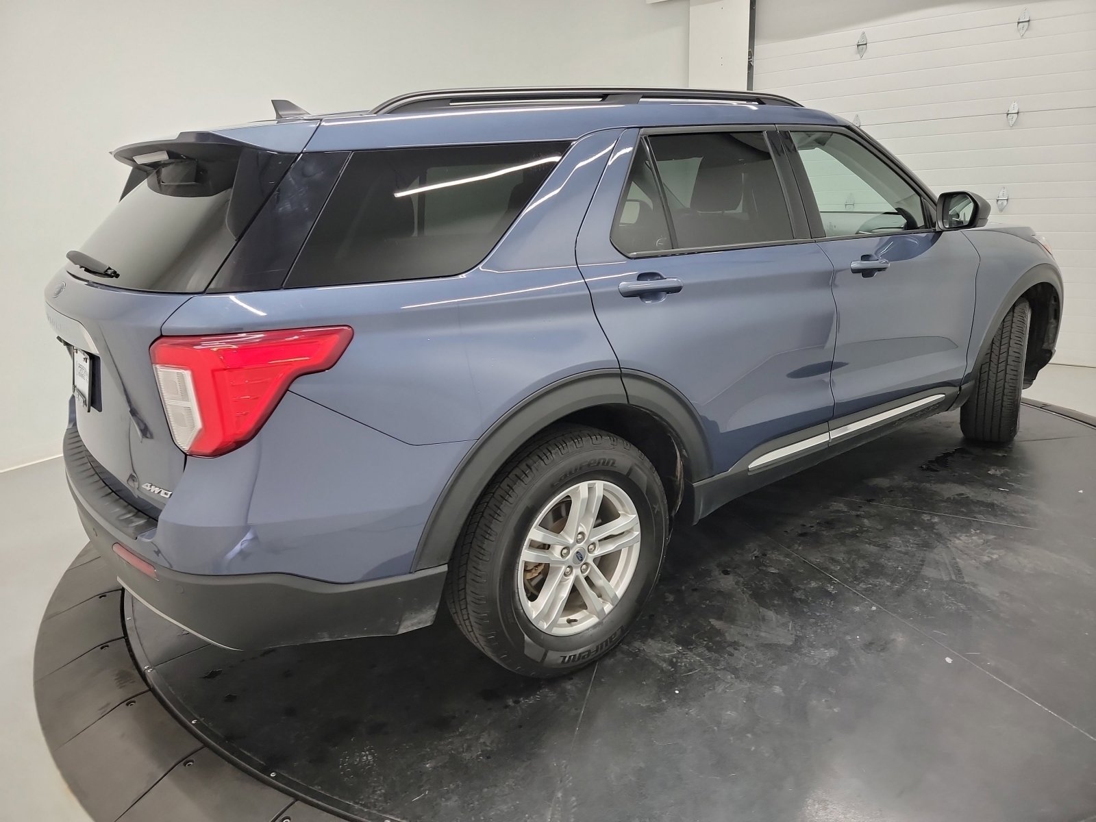 Used 2021 Ford Explorer XLT w/ Equipment Group 202A AWD/4WD image 9