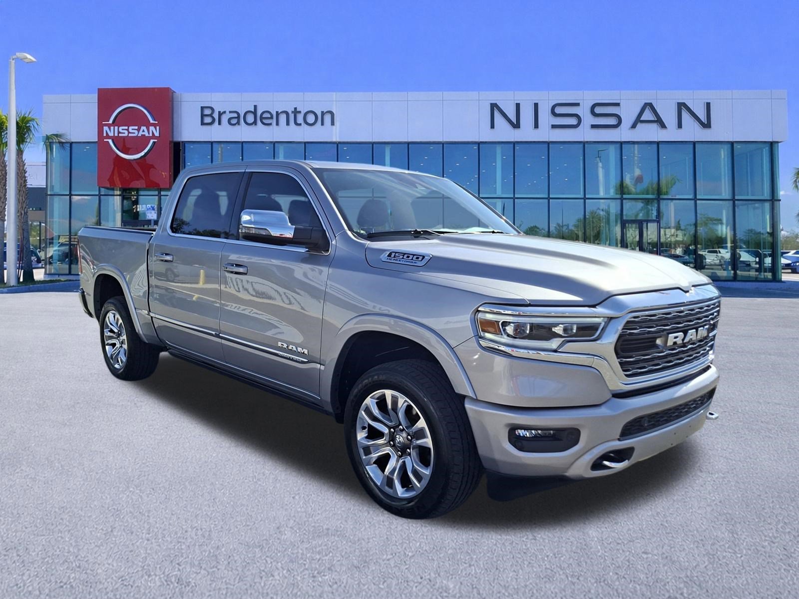 Used 2024 RAM 1500 Limited AWD/4WD image 3