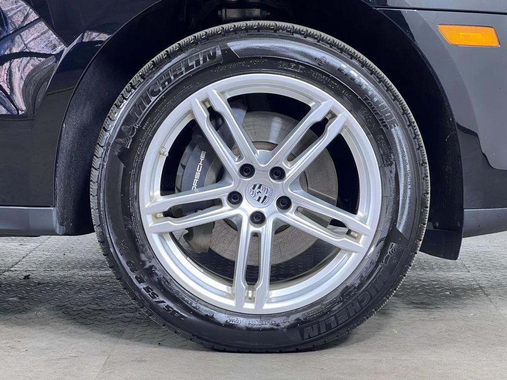 Certified 2025 Porsche Macan image 13