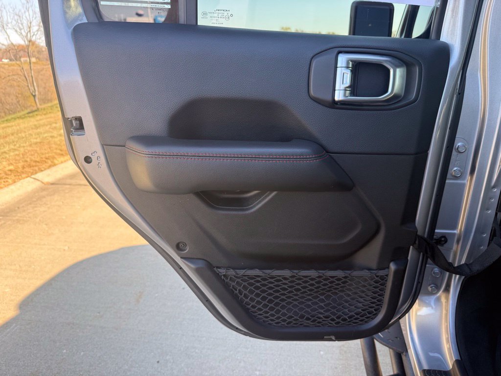 Used 2018 Jeep Wrangler Unlimited Rubicon w/ Dual Top Group AWD/4WD image 14