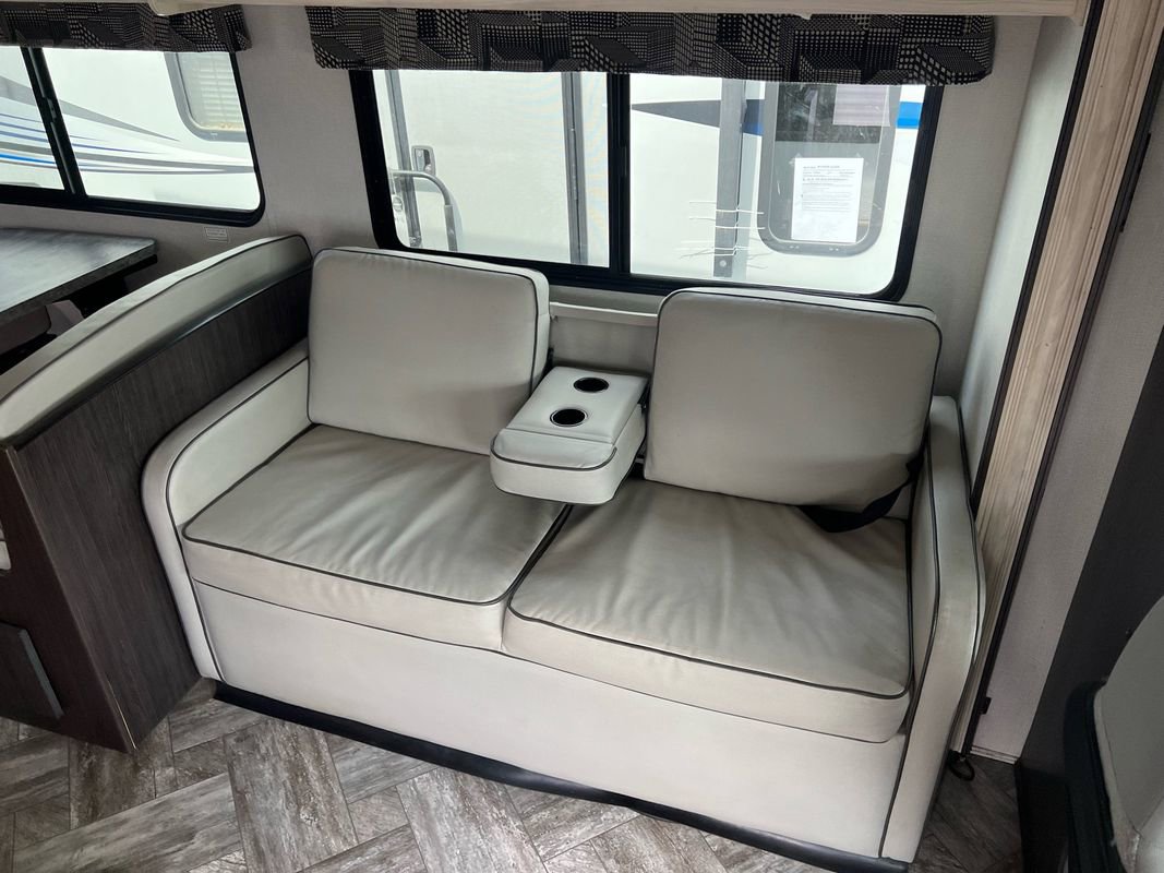 Used 2022 Ford E-450 and Econoline 450 Super Duty w/ Motorhome Prep Package image 21