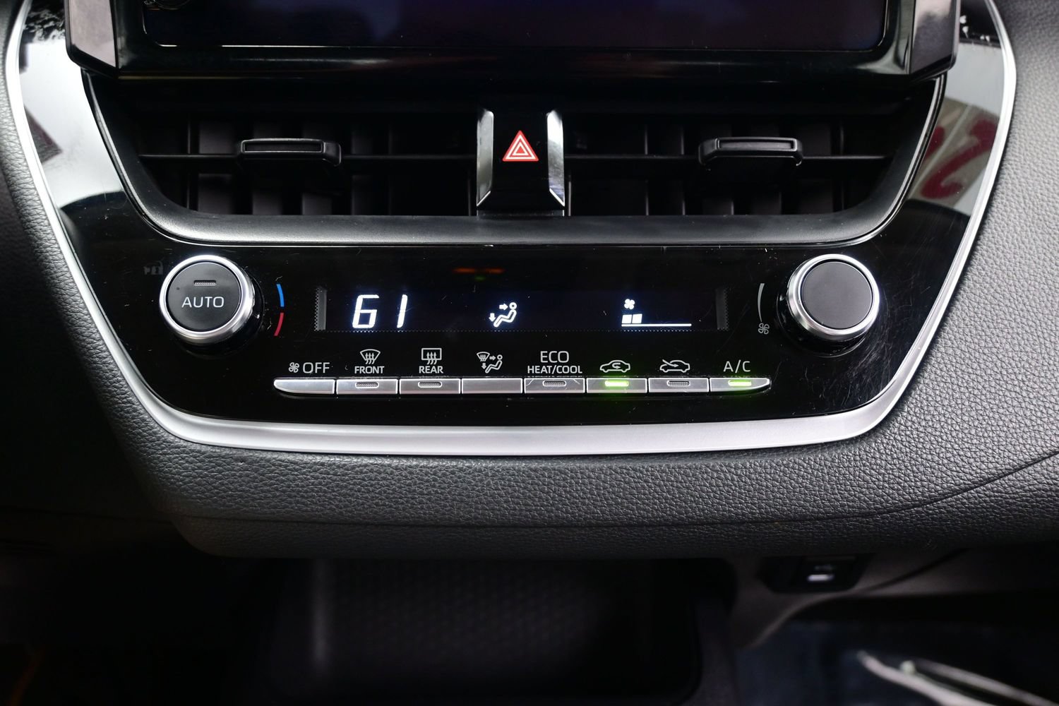 Used 2024 Toyota Corolla LE FWD image 19