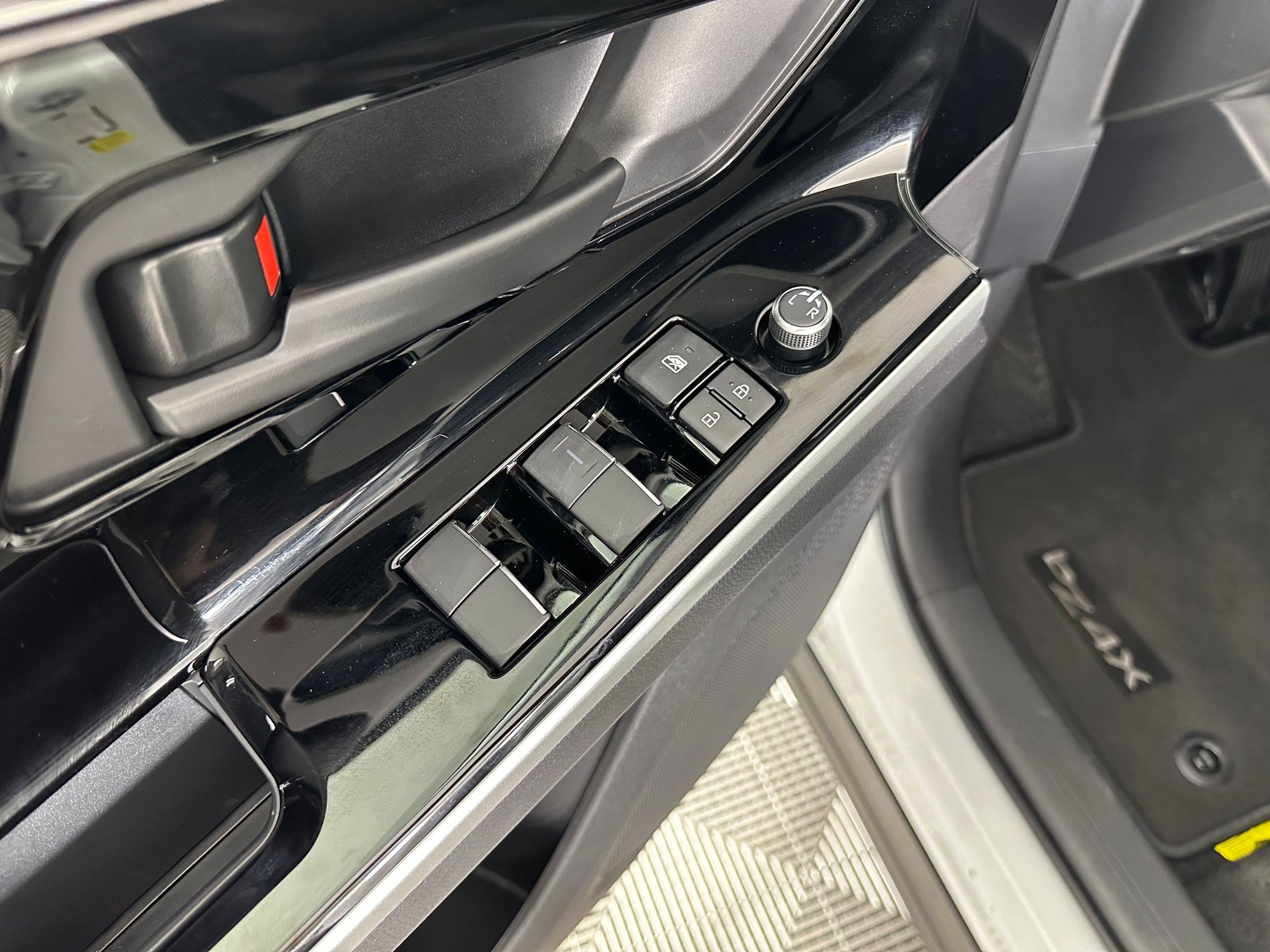 Used 2025 Toyota bZ4X AWD image 11