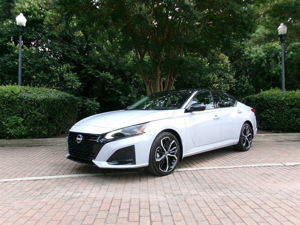 Used 2026 Nissan Altima 2.5 SR FWD image 1