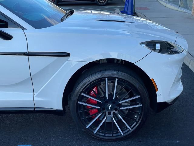 Used 2023 Aston Martin DBX image 23