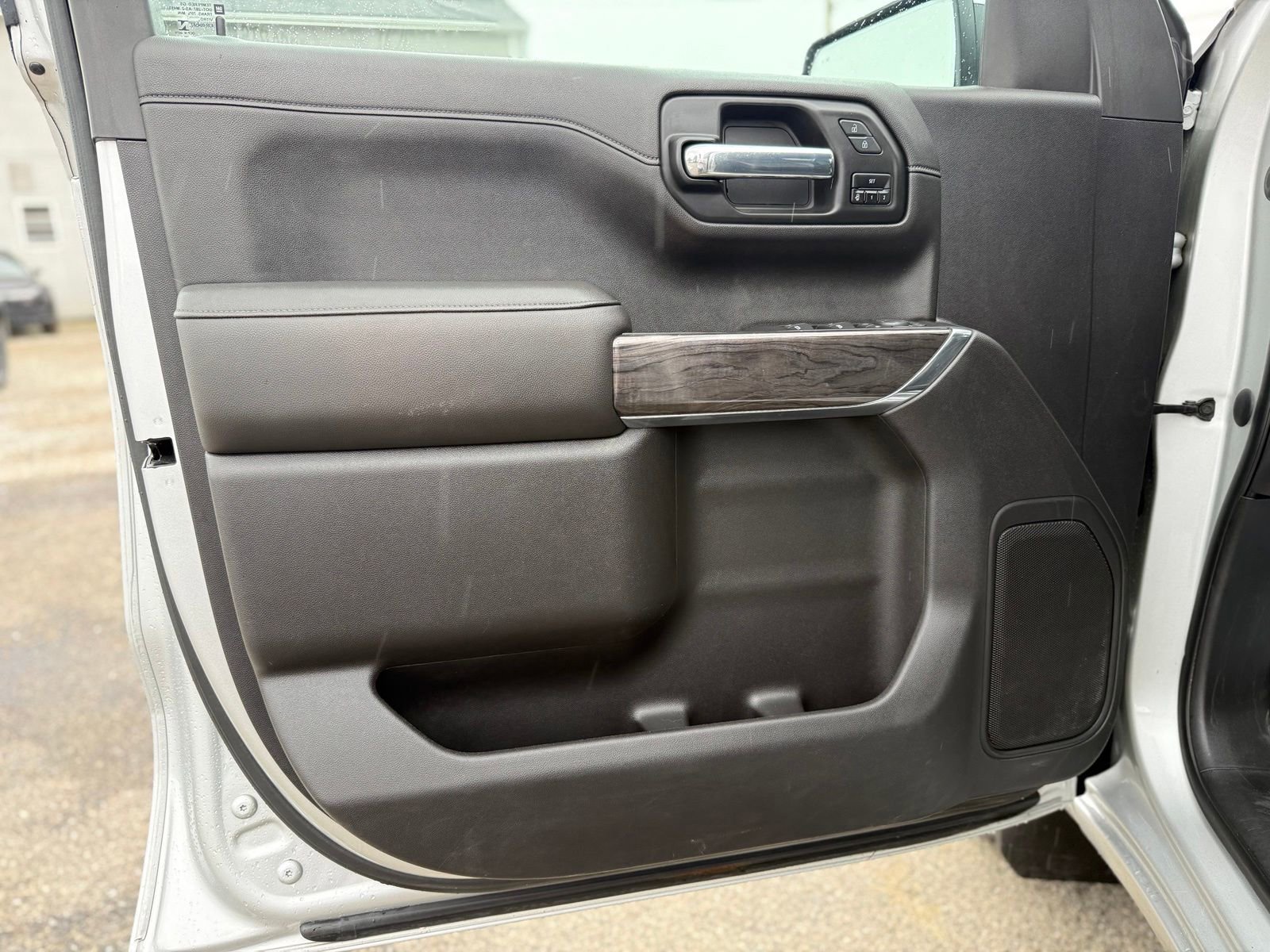 Used 2020 Chevrolet Silverado 1500 LTZ w/ LTZ Plus Package AWD/4WD image 14