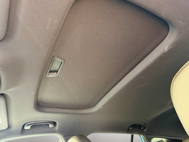 Used 2025 Chevrolet Trax RS w/ Sunroof Package FWD image 12