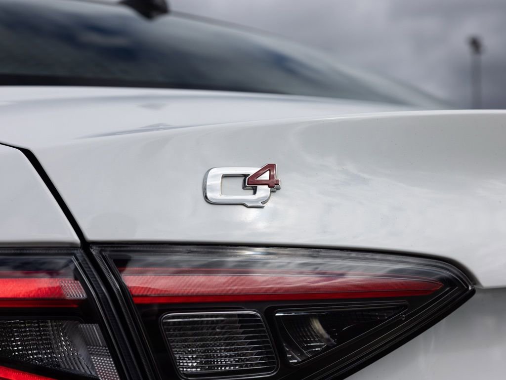 Used 2024 Alfa Romeo Giulia Veloce image 54