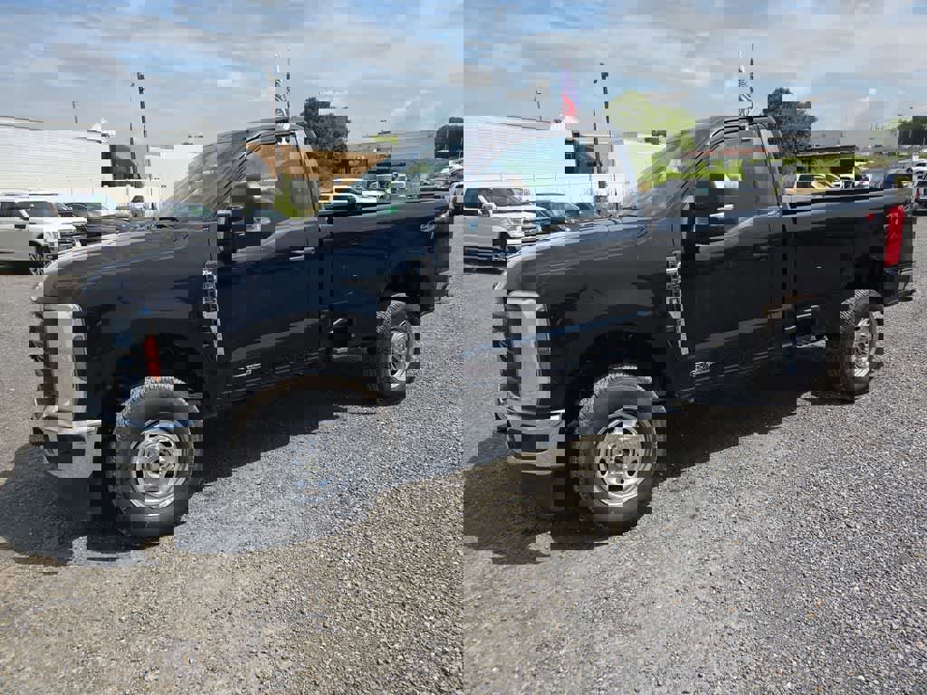 New 2025 Ford F250 XLT w/ F-250 >10K GVWR Package