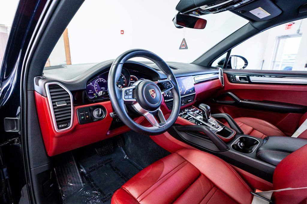 Used 2022 Porsche Cayenne Platinum Edition image 34
