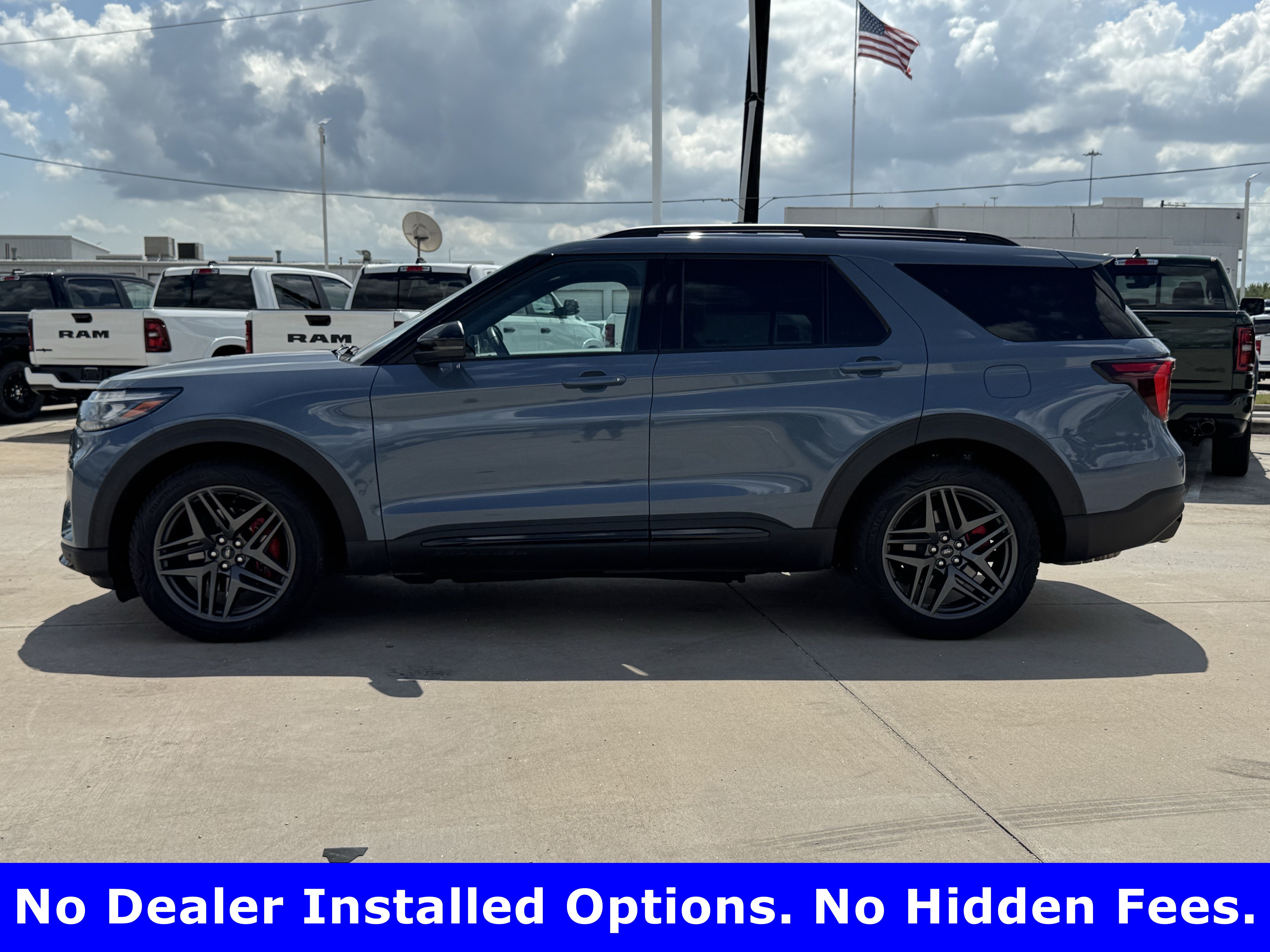 Used 2025 Ford Explorer ST AWD/4WD image 3