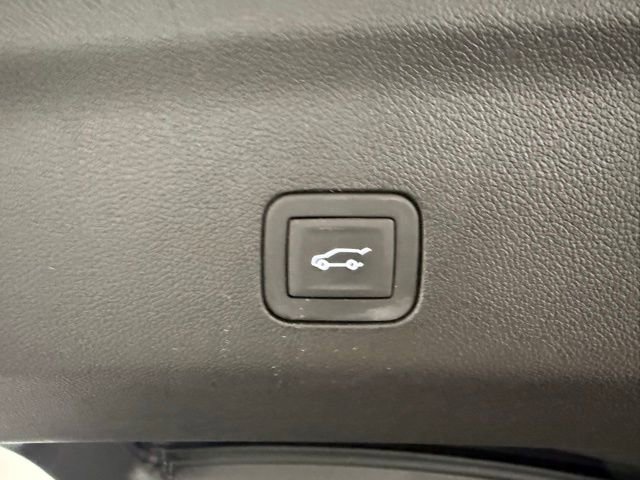 Used 2024 GMC Yukon AT4 w/ Technology Package image 9