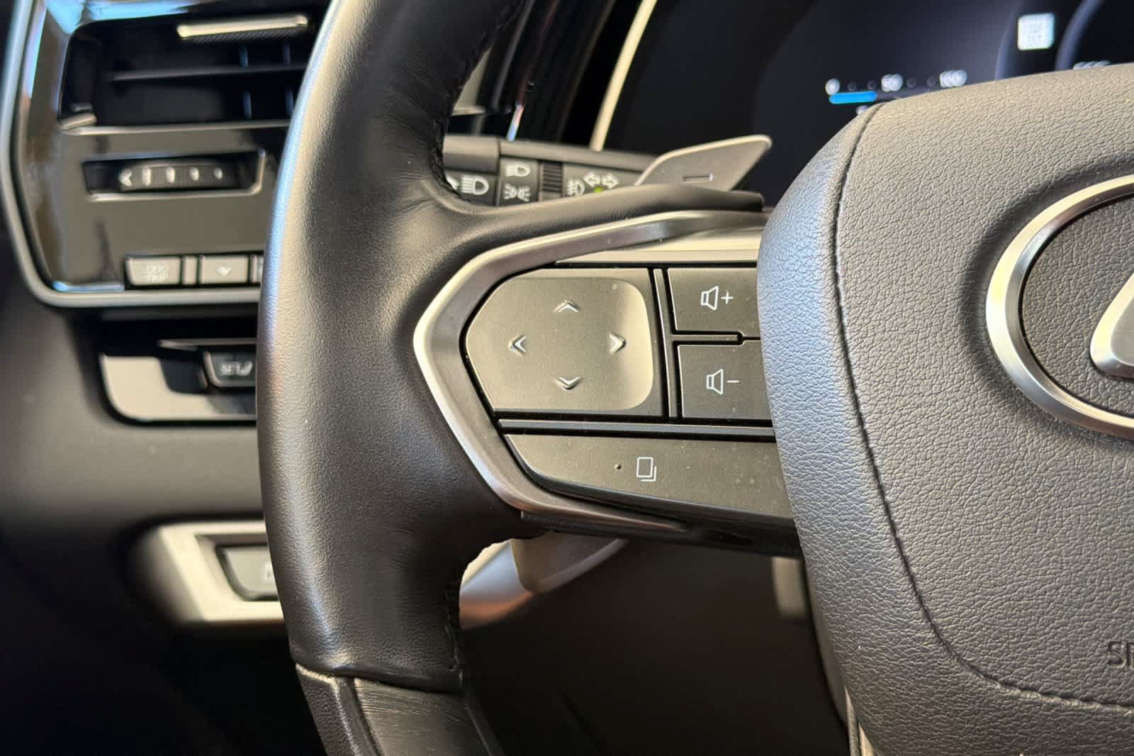 Certified 2025 Lexus RX 450h AWD w/ Convenience Package image 27