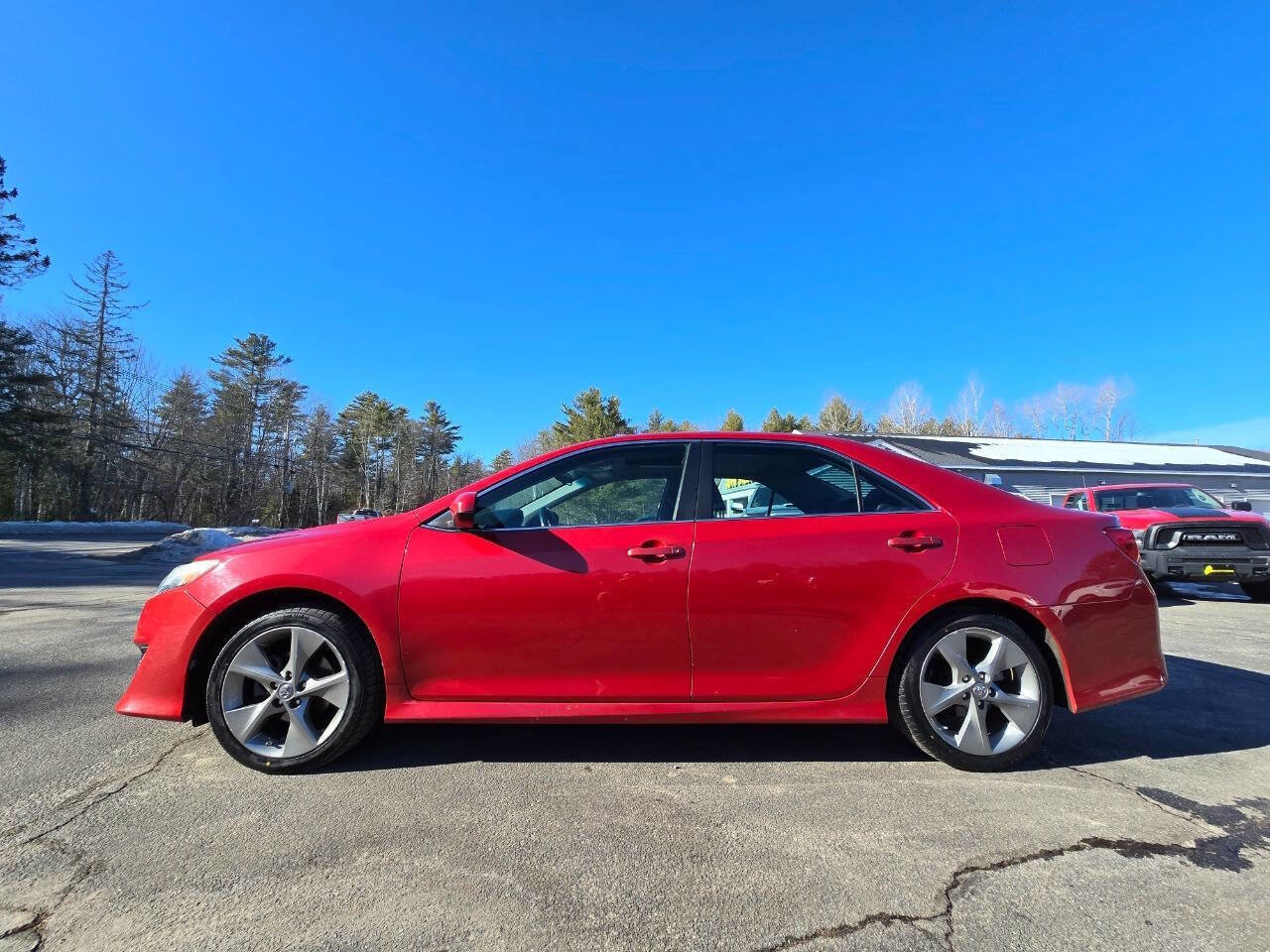 Used 2014 Toyota Camry SE FWD image 6
