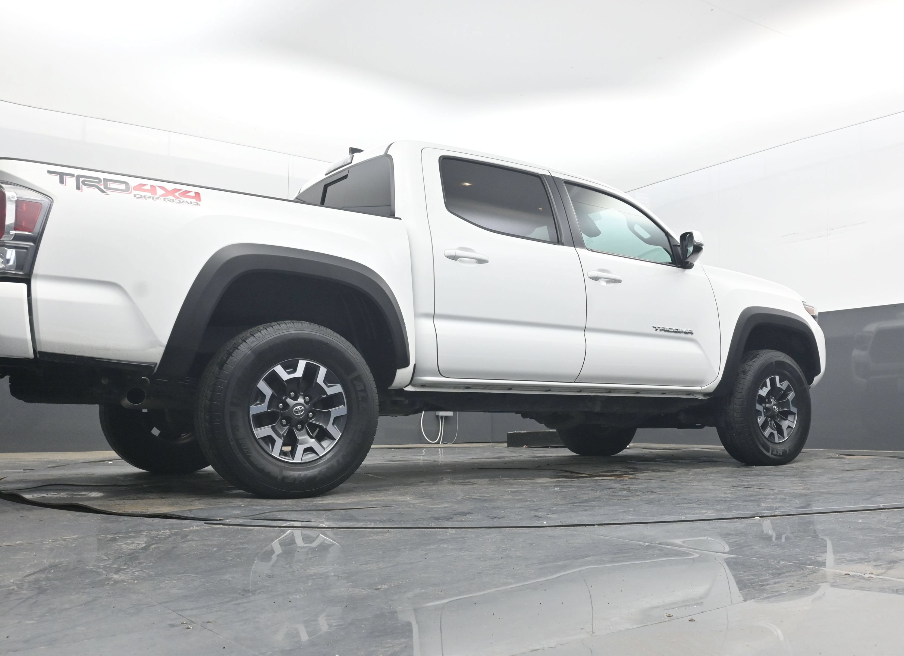Used 2022 Toyota Tacoma TRD Off-Road w/ Technology Package AWD/4WD image 23
