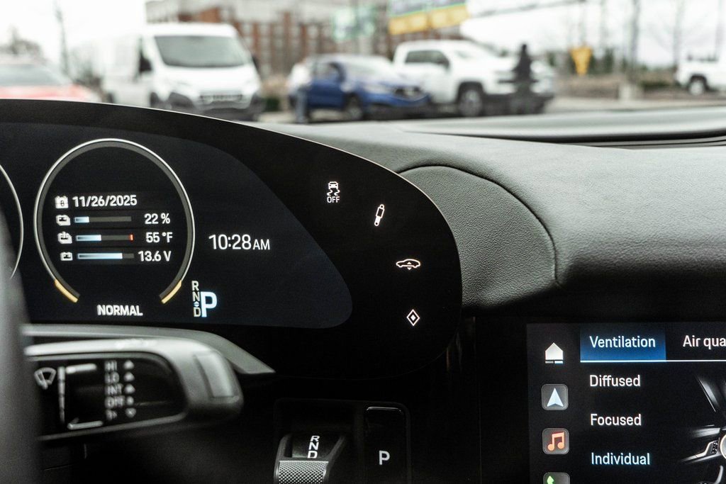 Used 2021 Porsche Taycan 4S image 18