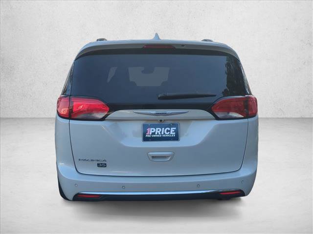 Used 2020 Chrysler Pacifica Touring-L image 7