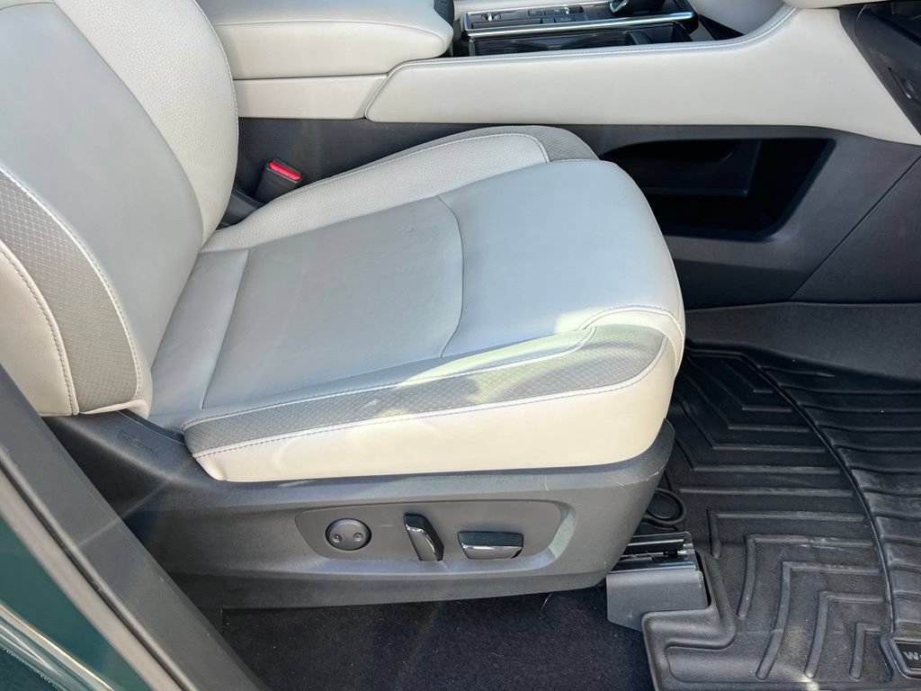 Used 2023 Nissan Pathfinder SL w/ SL Premium Package FWD image 16