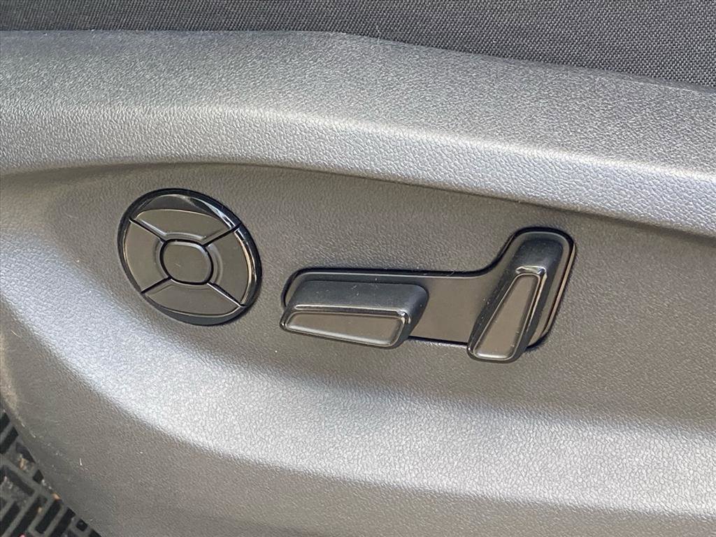 Used 2025 Volkswagen Tiguan SE AWD/4WD image 10