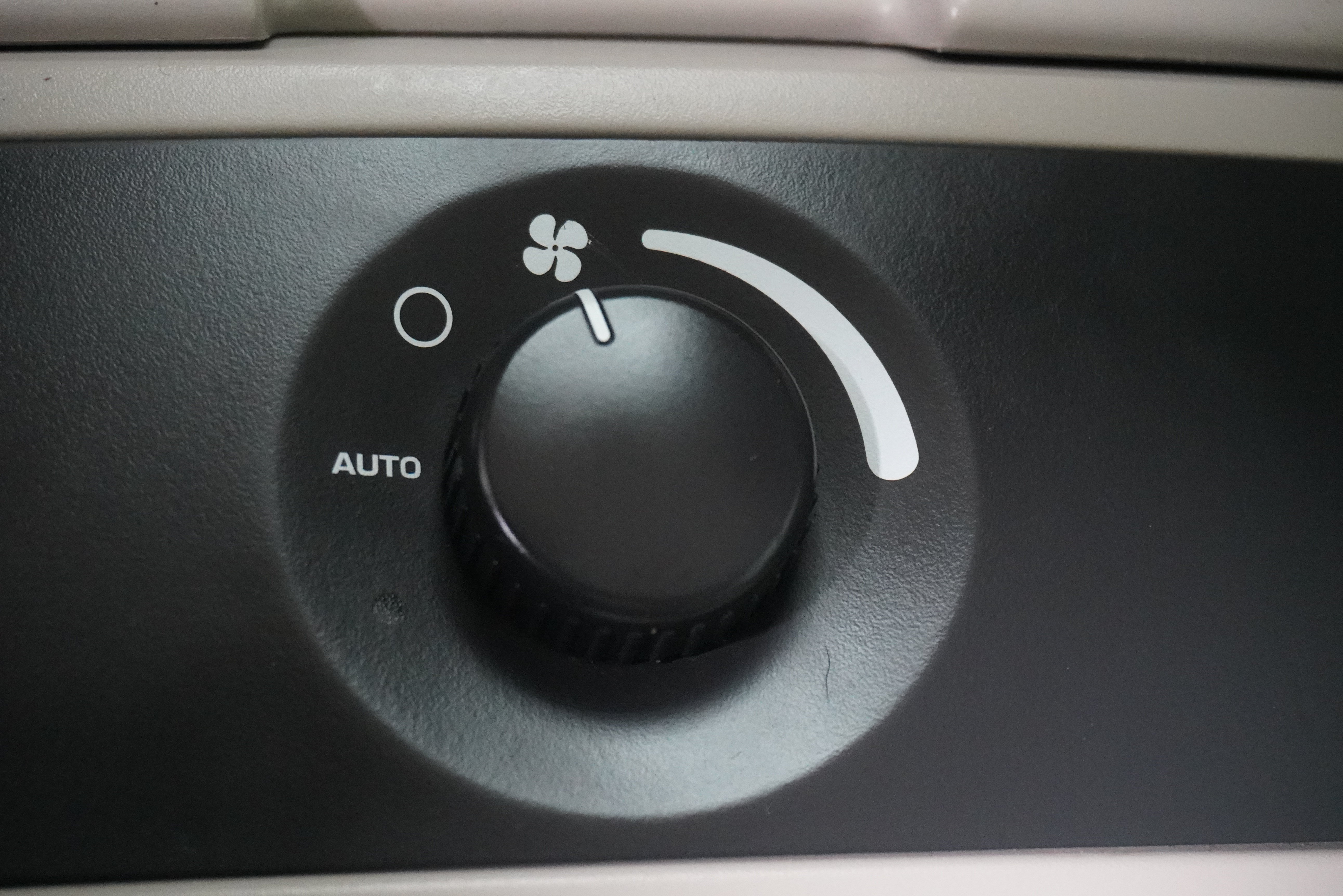 Used 2005 Chrysler Pacifica Touring FWD image 14