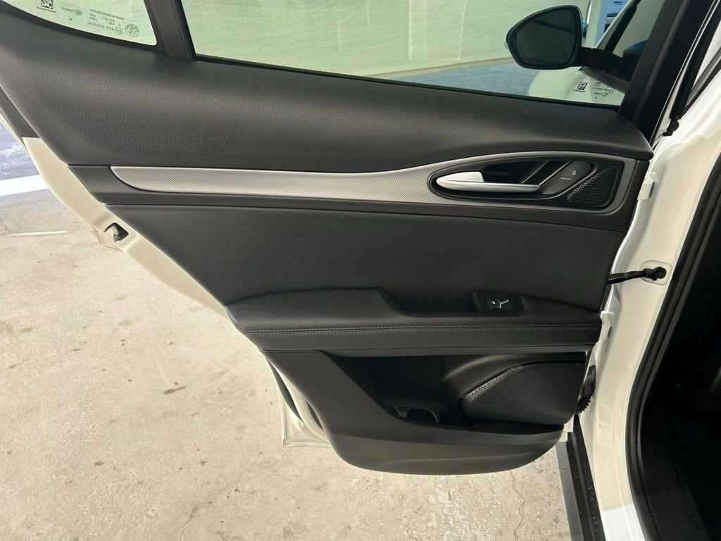 New 2025 Alfa Romeo Stelvio Sprint w/ Convenience Package image 25