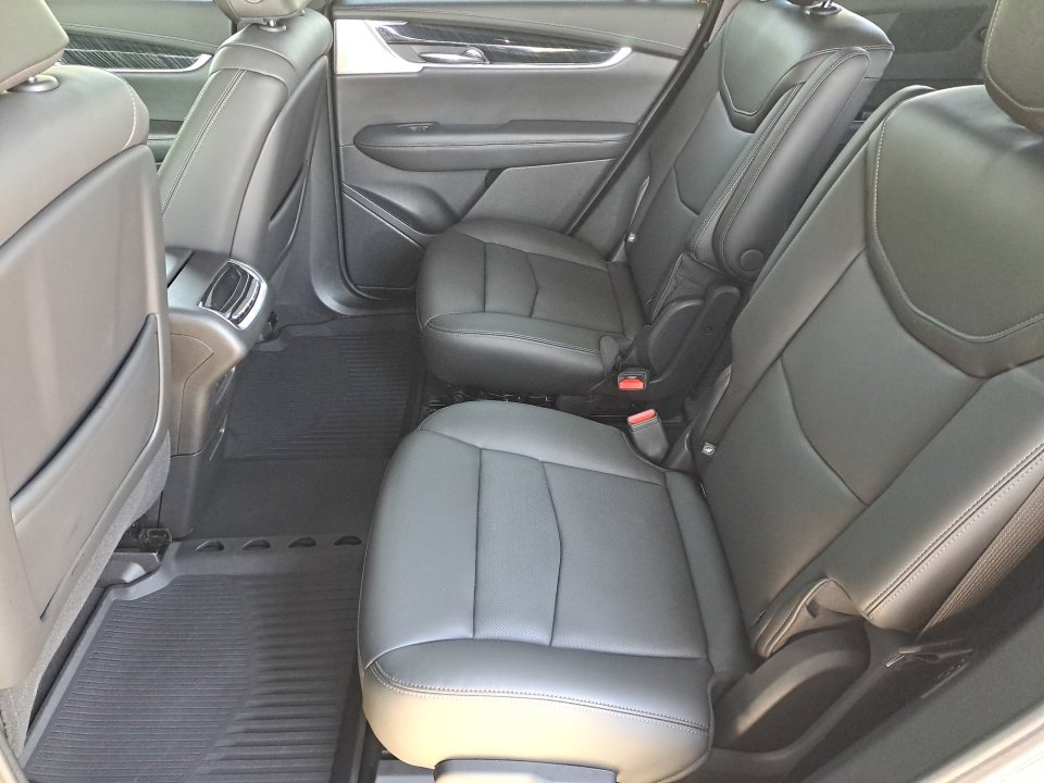 Certified 2024 Cadillac XT6 Premium Luxury w/ Technology Package FWD image 12