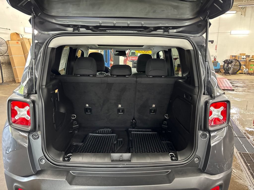 Used 2023 Jeep Renegade Latitude w/ Sun/Sound Group AWD/4WD image 11