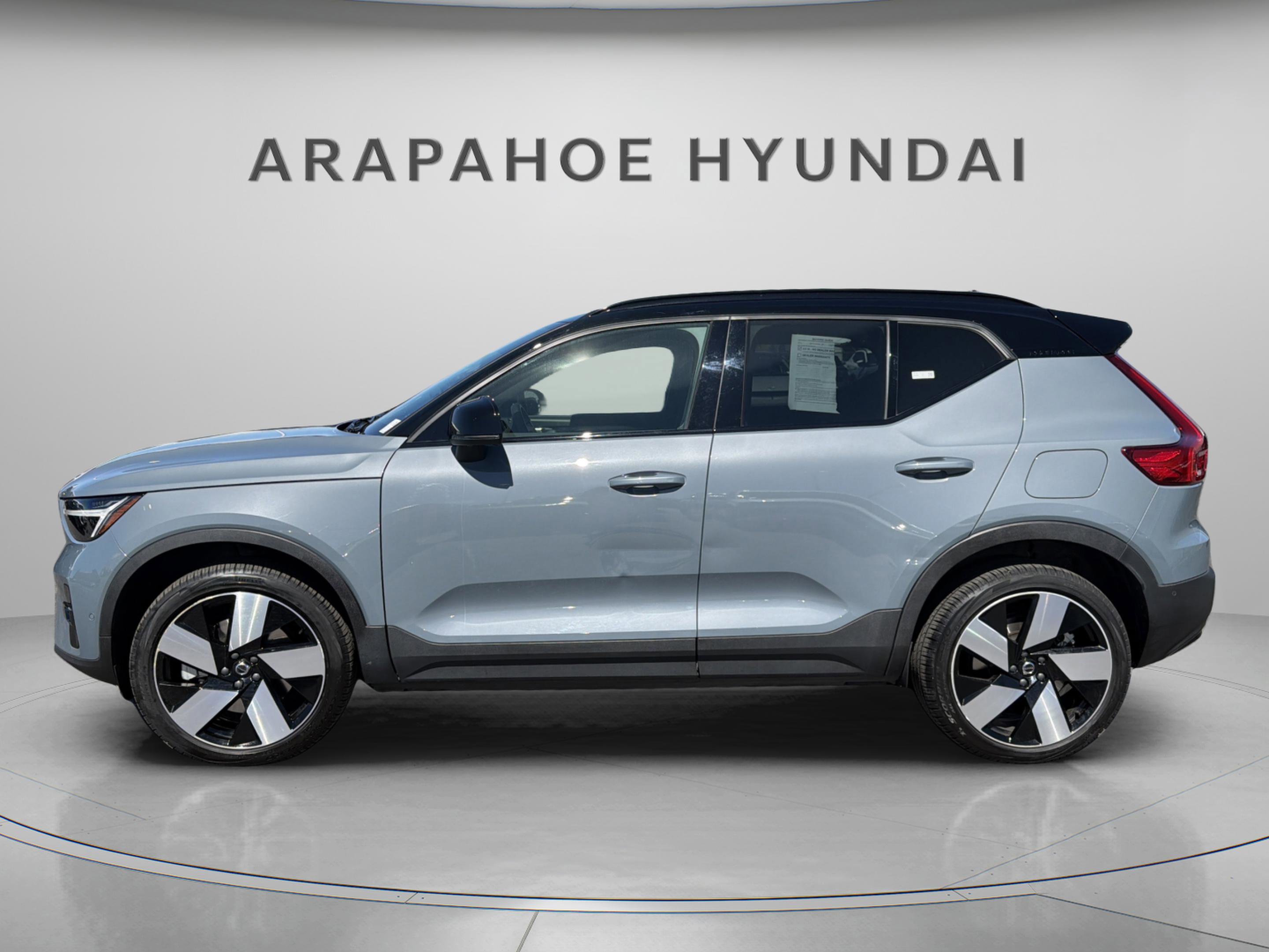 Used 2023 Volvo XC40 Recharge Ultimate image 2