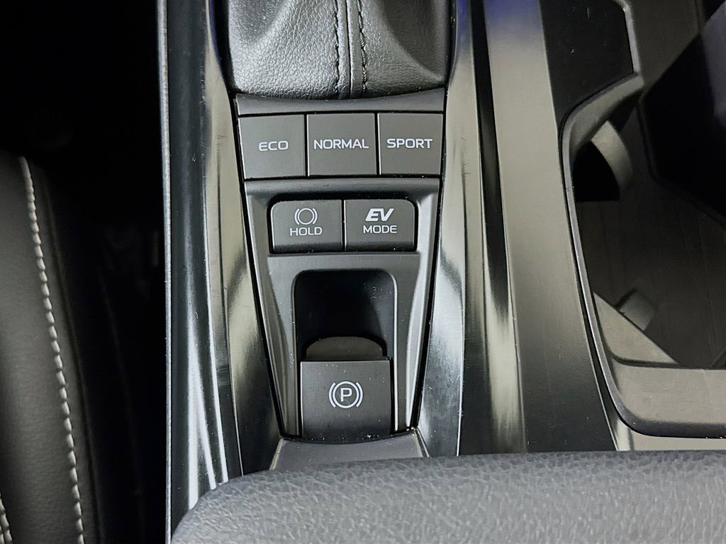 Used 2025 Toyota Camry SE image 21