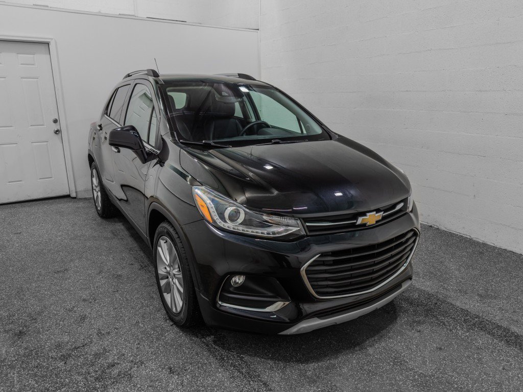 Used 2020 Chevrolet Trax Premier FWD image 2