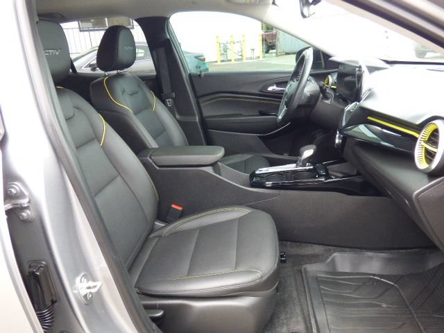 Used 2024 Chevrolet Trax ACTIV w/ Sunroof Package FWD image 13