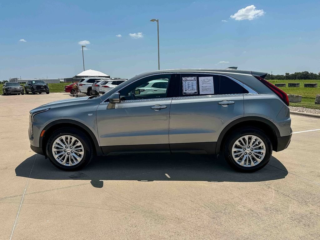 Used 2024 Cadillac XT4 Luxury w/ Cold Weather Package FWD image 6