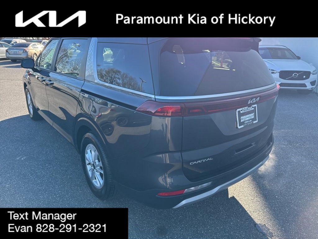 Used 2023 Kia Carnival LX image 5