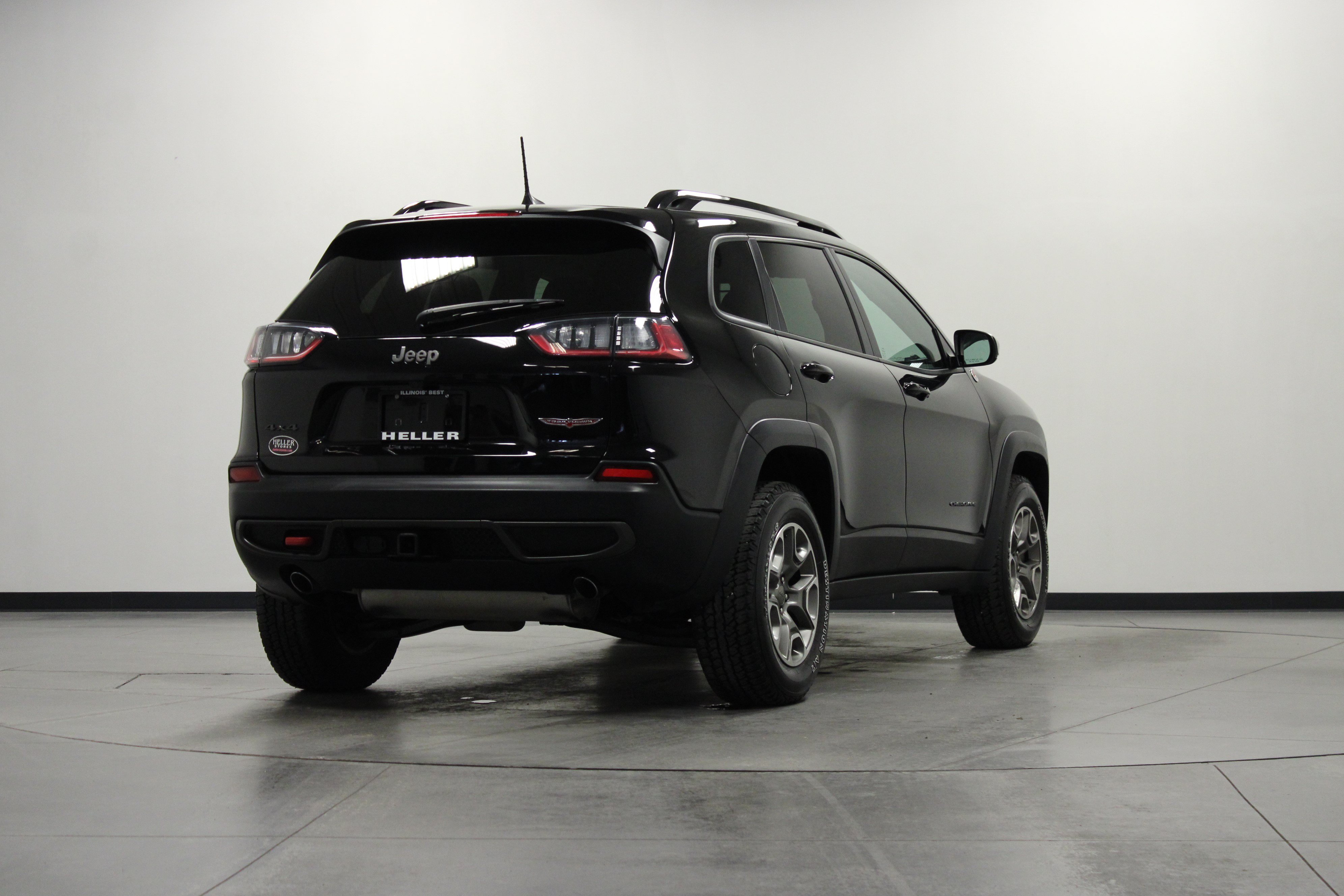 Used 2022 Jeep Cherokee Trailhawk w/ Premium Leather Package AWD/4WD image 4