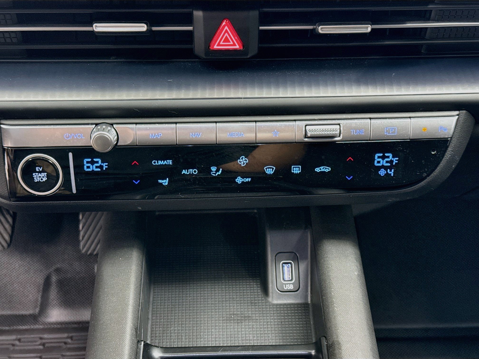Used 2024 Hyundai Ioniq 6 SE RWD image 24