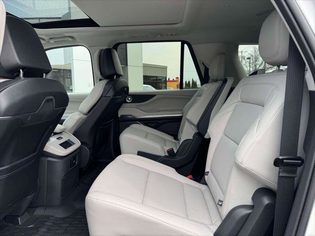 Used 2025 Lincoln Navigator L Reserve image 11