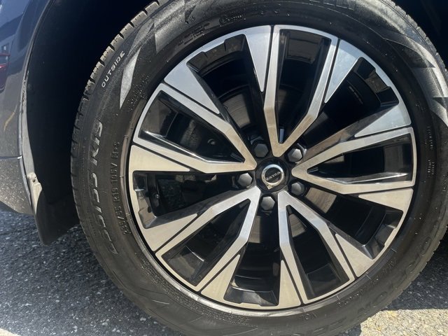 Certified 2023 Volvo XC60 B5 Core w/ Climate Package image 14