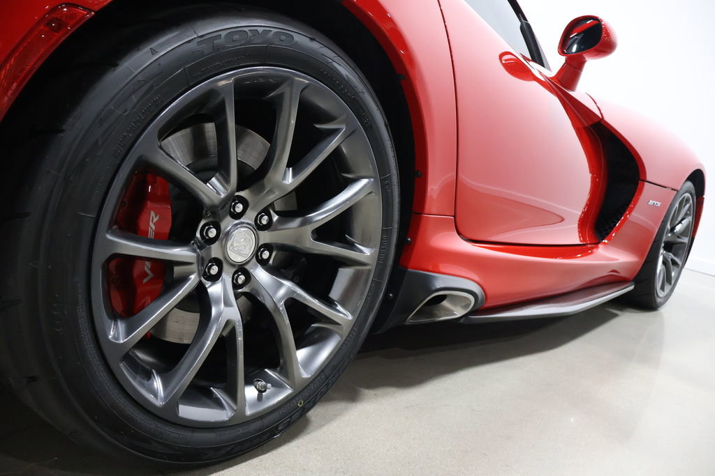 Used 2013 SRT Viper GTS w/ GTS Laguna Interior Pkg image 14