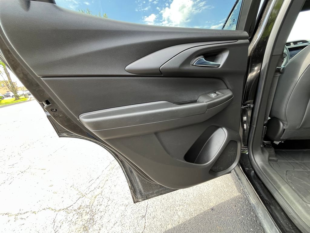 Used 2023 Chevrolet TrailBlazer RS w/ Sun and Liftgate Package FWD image 16