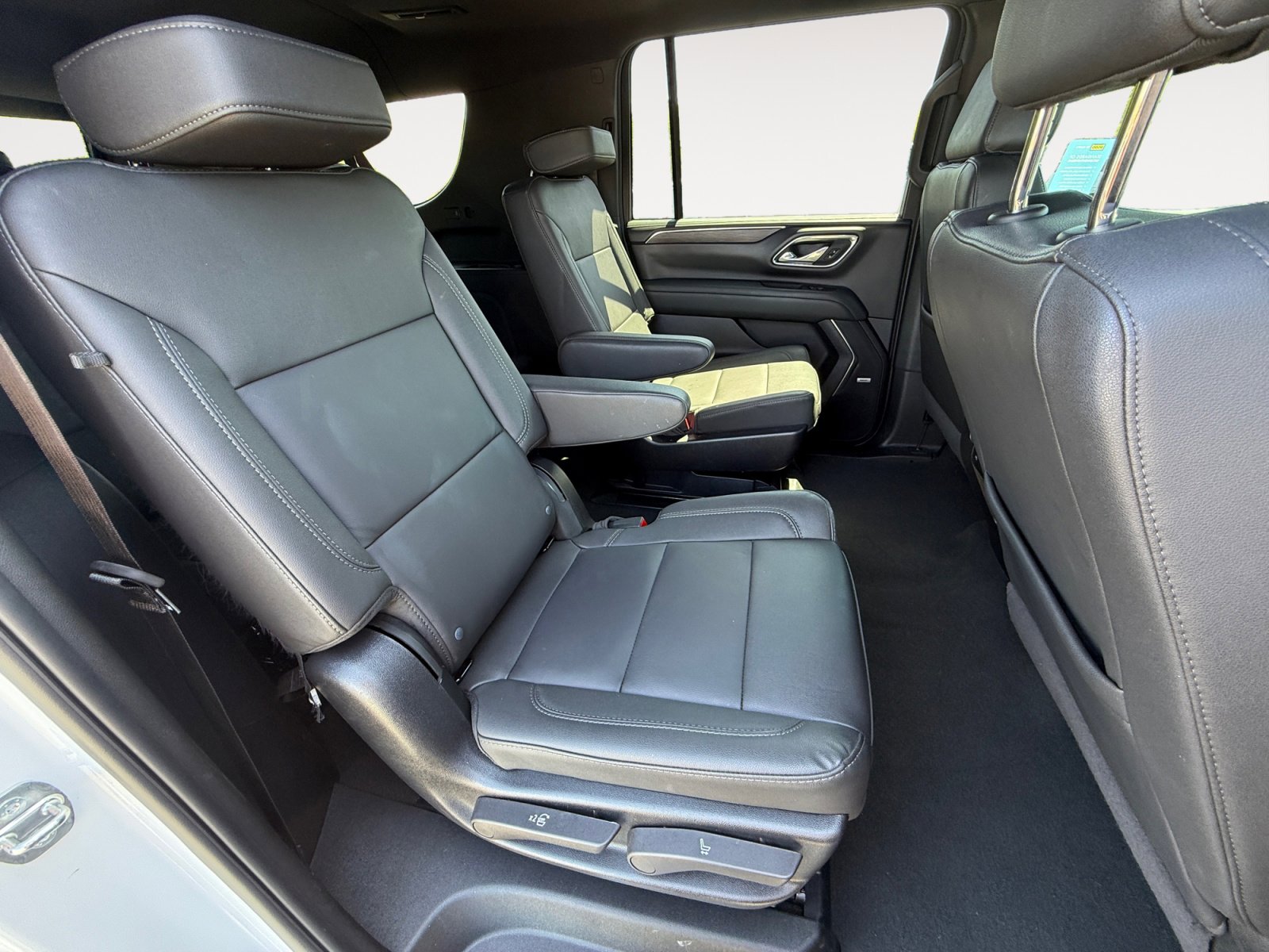 Used 2024 Chevrolet Suburban Z71 w/ Luxury Package AWD/4WD image 18