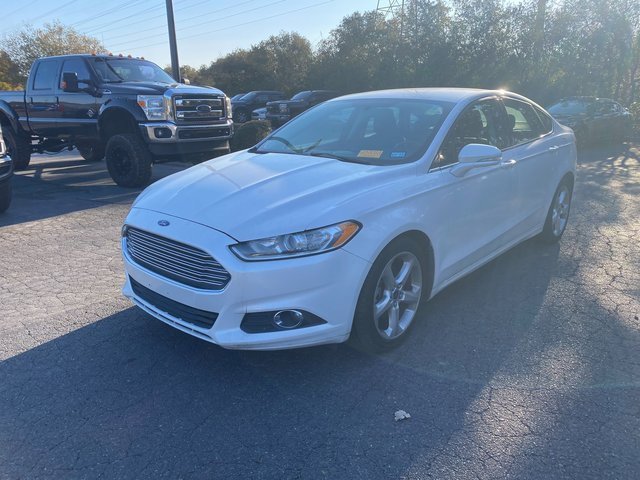 Used 2016 Ford Fusion SE w/ Equipment Group 201A image 3